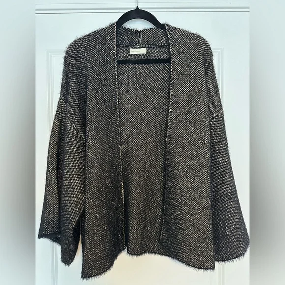 The Softest Women's Sleeping on Snow Metallic Shawl - Picture 1 of 11